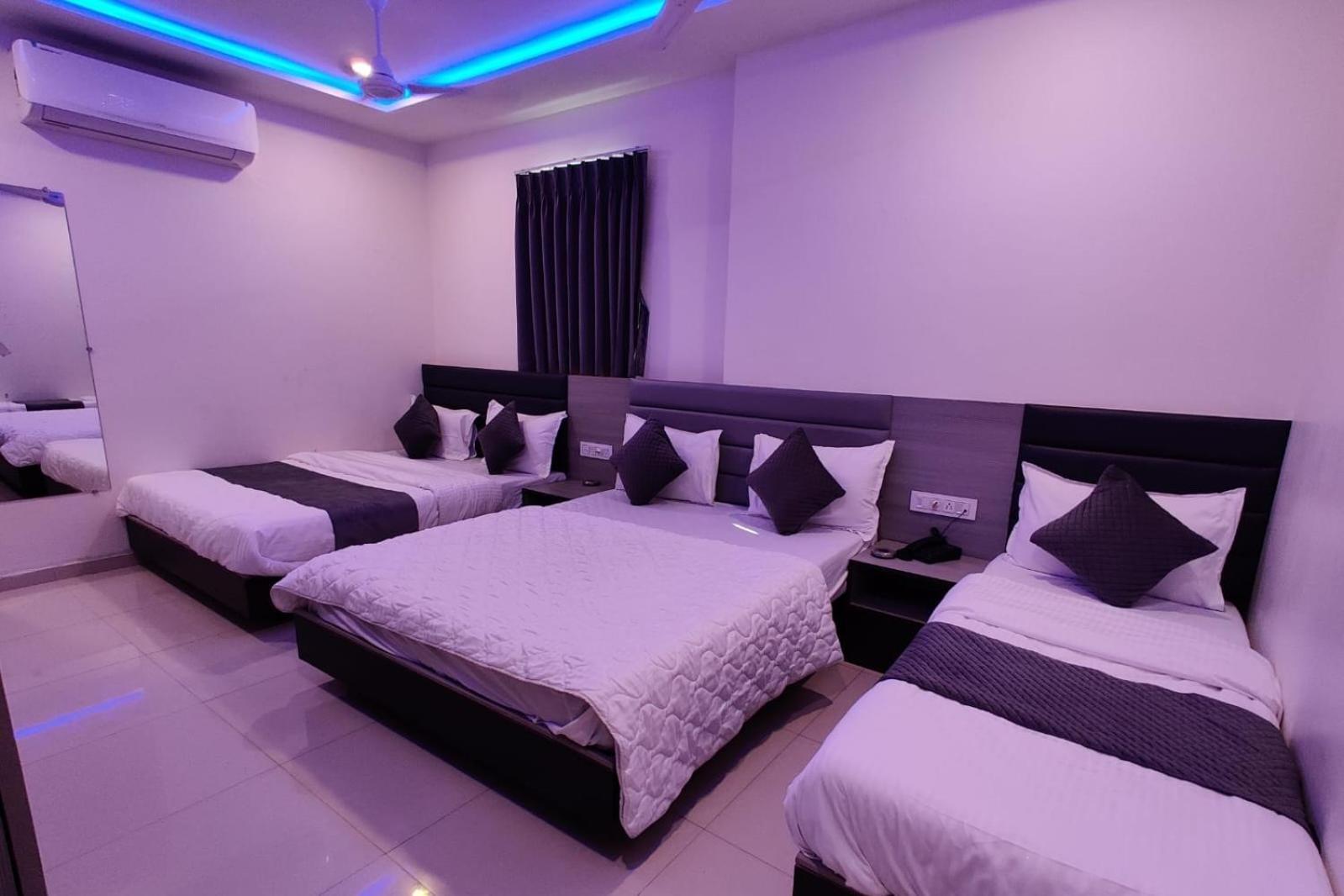 Hotel Selfie Inn Ahmedabad Exterior foto